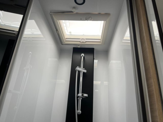 Challenger 250 Graphite Edition - Photo 8