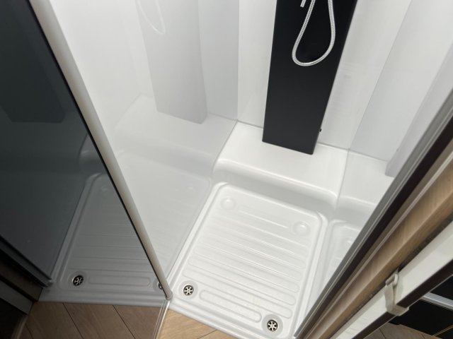 Challenger 250 Graphite Edition - Photo 9