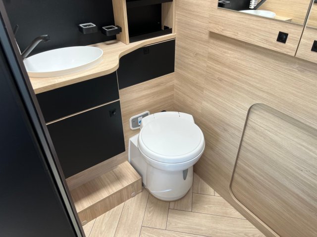 Challenger 250 Graphite Edition - Photo 11