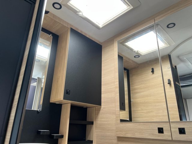 Challenger 250 Graphite Edition - Photo 12