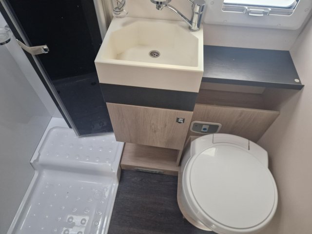 Challenger Genesis C256 - Photo 9