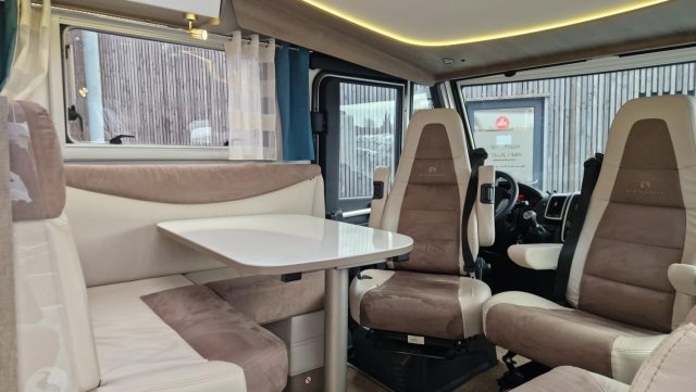 Bavaria Initial I741C Class I 741 C - Photo 6