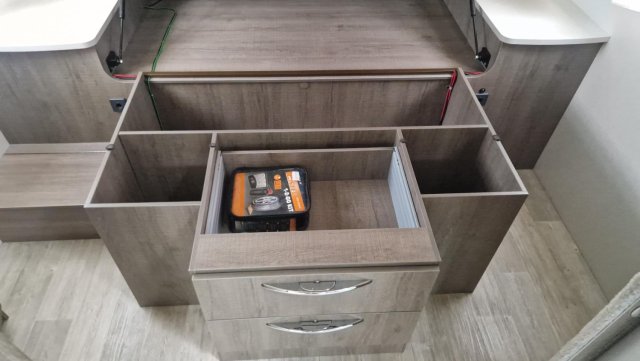 Bavaria Initial I741C Class I 741 C - Photo 12