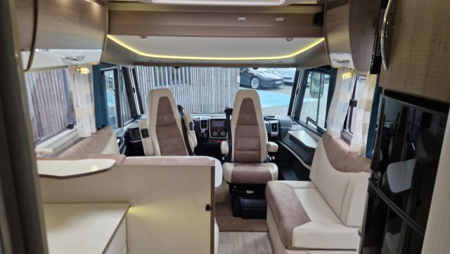 Bavaria Initial I741C Class I 741 C - Photo 13