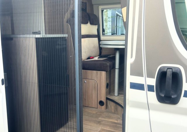 Carado CV 600 fourgon sur peugeot boxer ( groupe hymer ) - Photo 4