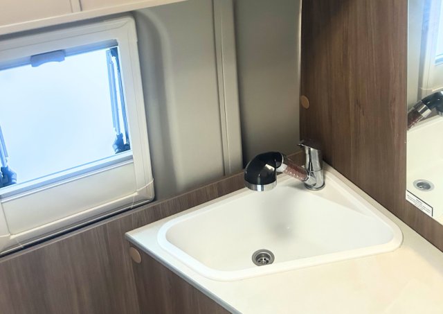 Carado CV 600 fourgon sur peugeot boxer ( groupe hymer ) - Photo 9