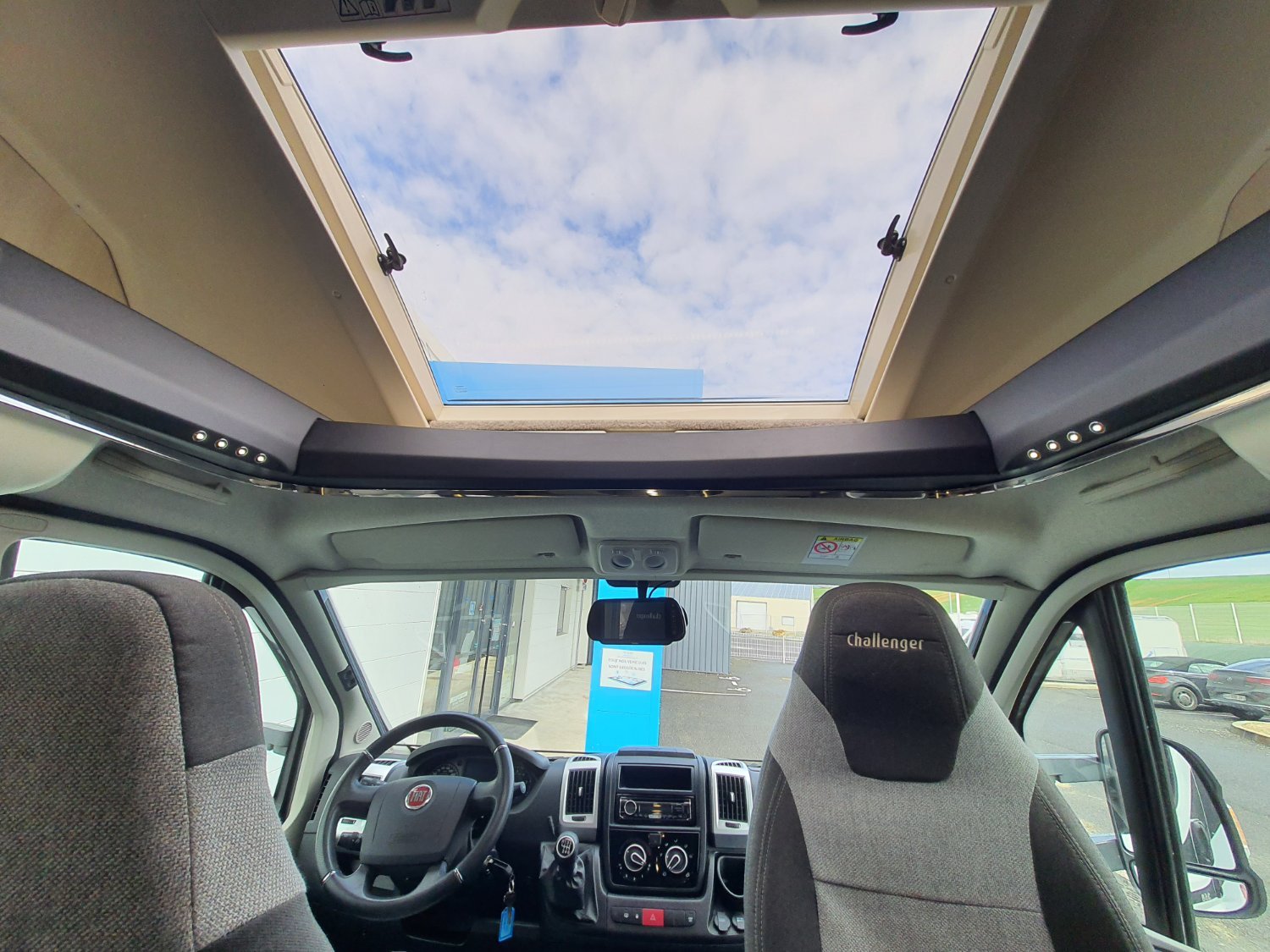 Challenger 358 Premium 