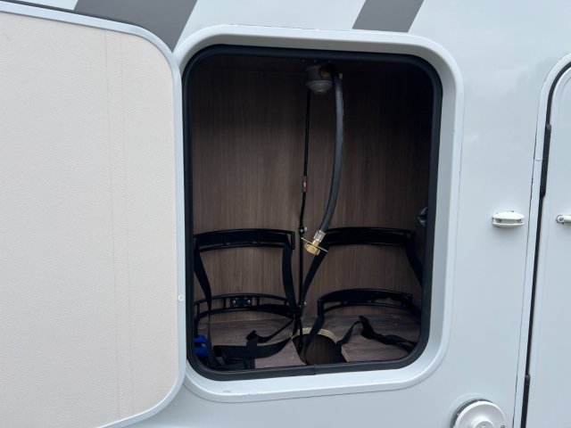 Carado V 132 Pro + Clim - TV - Etat neuf - Photo 5