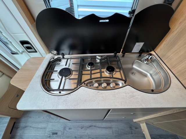 LMC Cruiser V 643 G Edition 70 ans - Photo 35