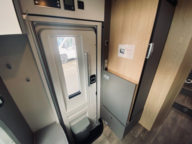 LMC Tourer Lift H 664 - Photo 13