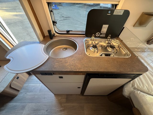 Eriba Touring 542 Toutes saisons autonomie eau - chauffage- chauffe eau 220V - Photo 19