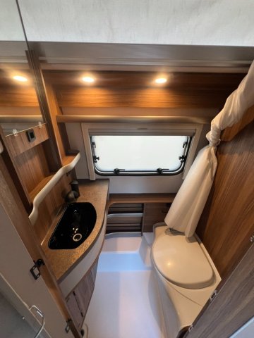 Eriba Touring 542 Toutes saisons autonomie eau - chauffage- chauffe eau 220V - Photo 26