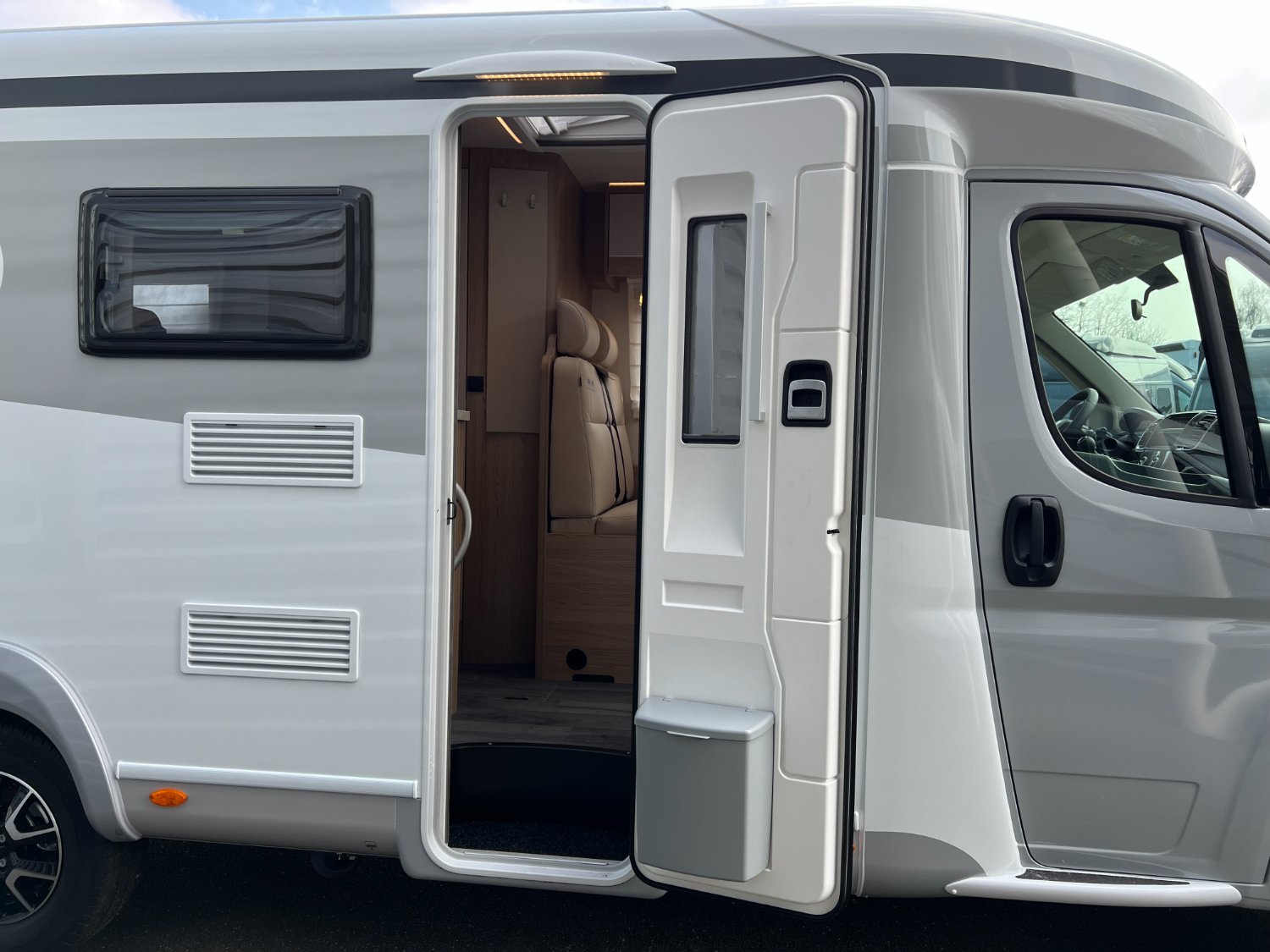 LMC Cruiser V 643 G Edition 70 ans 