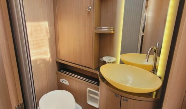 Burstner Aviano I 727 - Photo 8