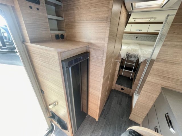 Weinsberg CaraSuite 700 MEG Boite auto - Photo 11