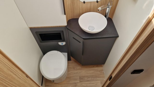 Bavaria Initial I740FGJ Nomade - Photo 11