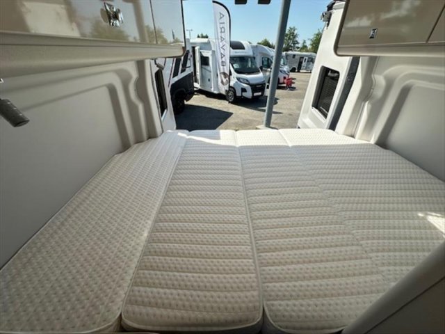 Burstner Lineo C 590 - Photo 12
