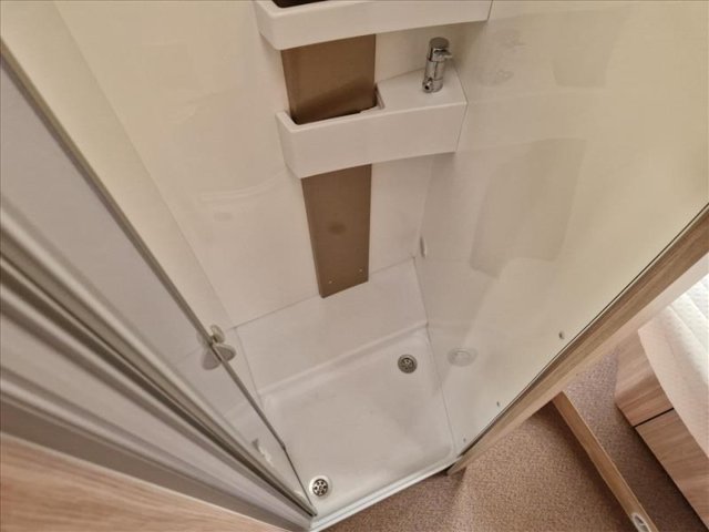 Burstner Ixeo I 736 - Photo 7