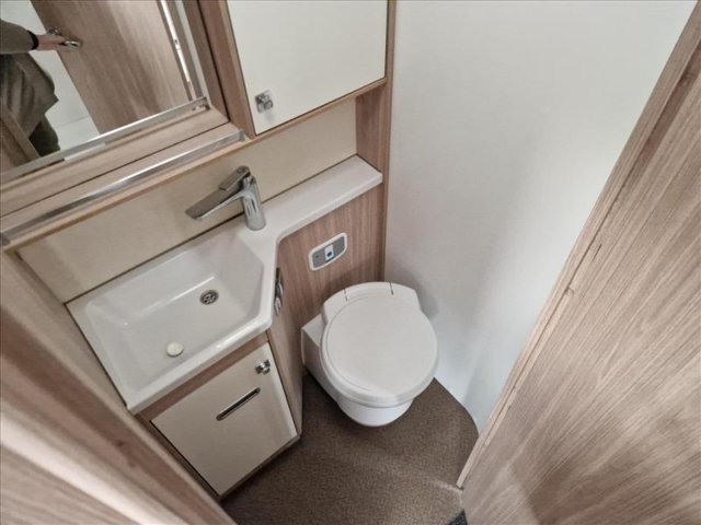 Burstner Ixeo I 736 - Photo 8