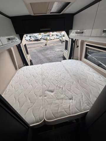 Mc Louis Menfys Van 3 SIGNATURE - Photo 3