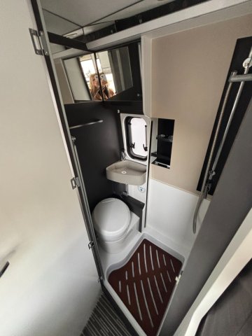 Mc Louis Menfys Van 3 SIGNATURE - Photo 4