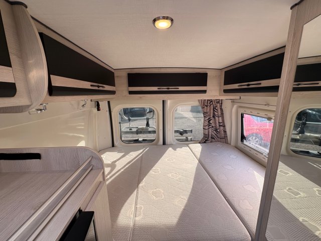 Font Vendome Leader Van - Photo 10