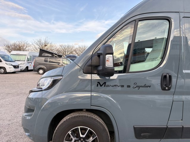 Mc Louis Menfys Van 3 SIGNATURE - Photo 5