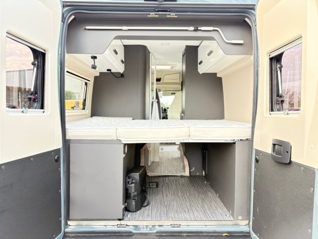 Mc Louis Menfys Van 3 SIGNATURE - Photo 6