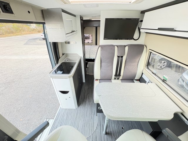 Mc Louis Menfys Van 3 SIGNATURE - Photo 9