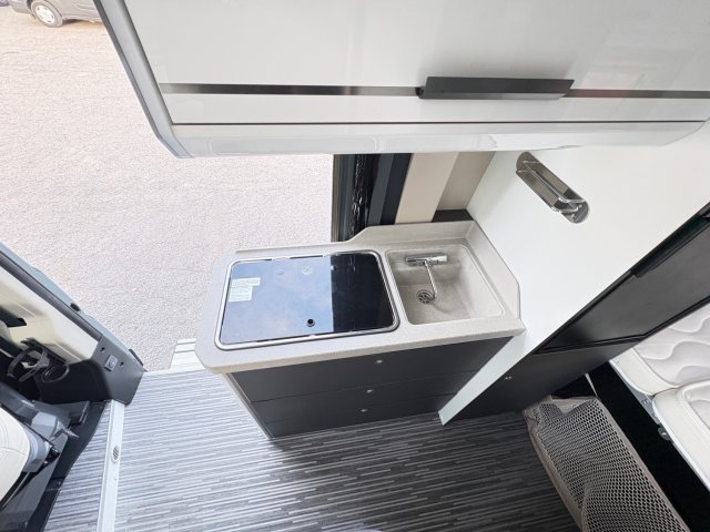 Mc Louis Menfys Van 3 SIGNATURE - Photo 10