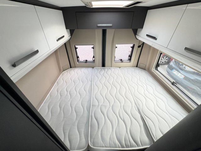 Mc Louis Menfys Van 3 SIGNATURE - Photo 11