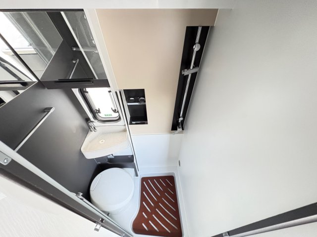 Mc Louis Menfys Van 3 SIGNATURE - Photo 12