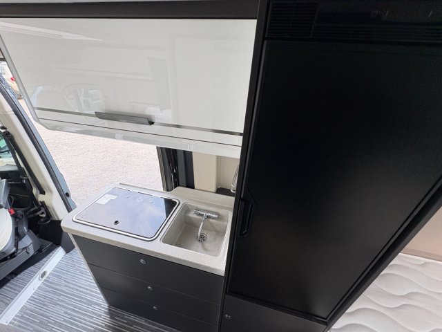 Mc Louis Menfys Van 3 SIGNATURE - Photo 13