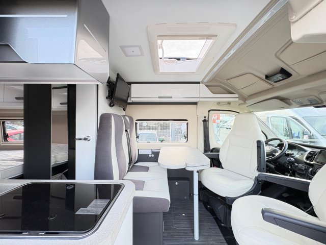 Mc Louis Menfys Van 3 SIGNATURE - Photo 14