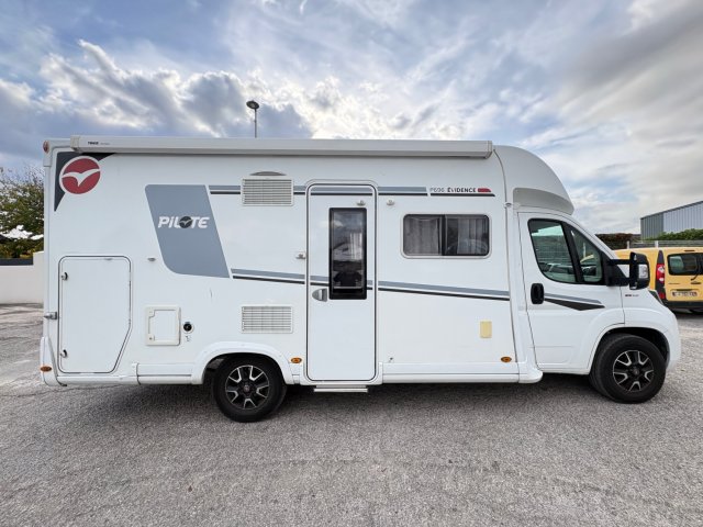 Pilote P 696 D Evidence 696D - Photo 2