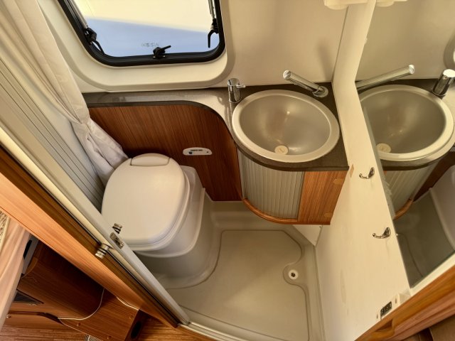 Adria Fourgon Van  Twin - Photo 8