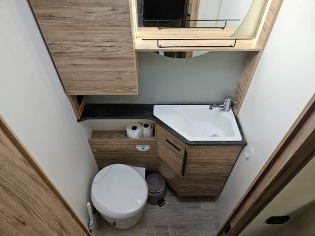 Bavaria Initial I740FGJ Nomade Plus I740 FGJ - Photo 13