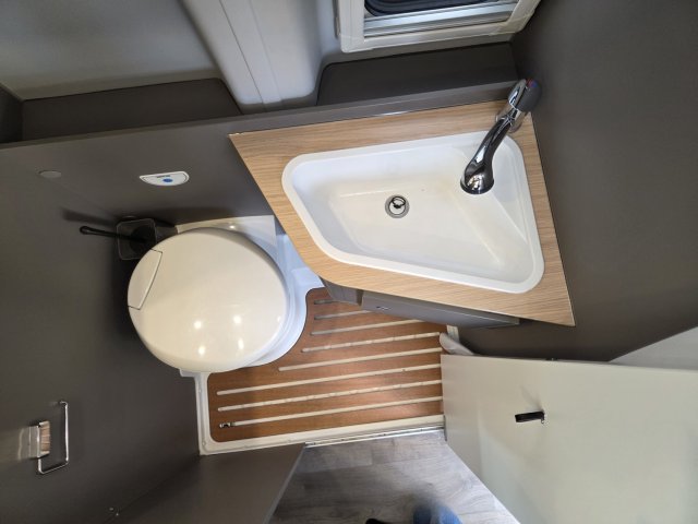 LMC Innovan 590 - Photo 16