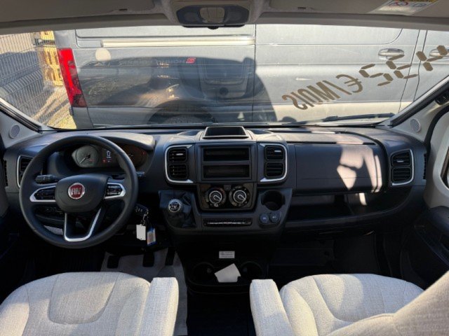 Hymer Camper Vans / Hymercar Grand Canyon - Photo 2