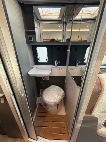 Hymer Camper Vans / Hymercar Grand Canyon - Photo 3