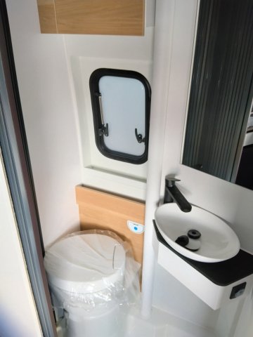 Adria Twin 640 SGX PTR 60 ANS - Photo 2