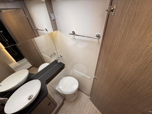 Eden Camp H 745 GLC - Photo 8