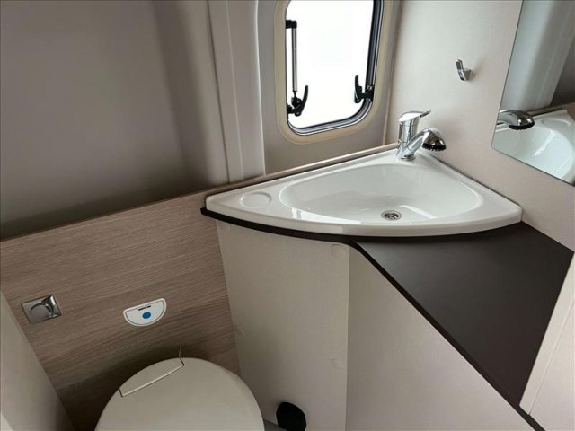 Burstner Lineo C 590 - Photo 9