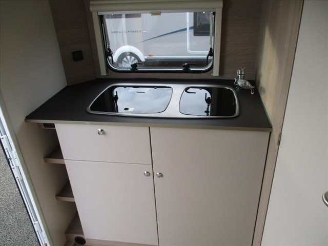 Burstner Premio Life 425 TS - Photo 8