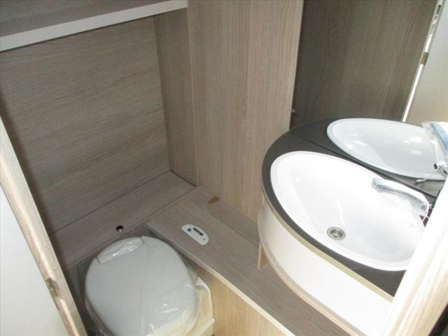 Burstner Premio Life 425 TS - Photo 9