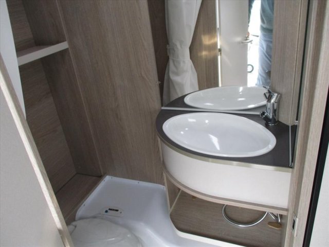 Burstner Premio Life 425 TS - Photo 9