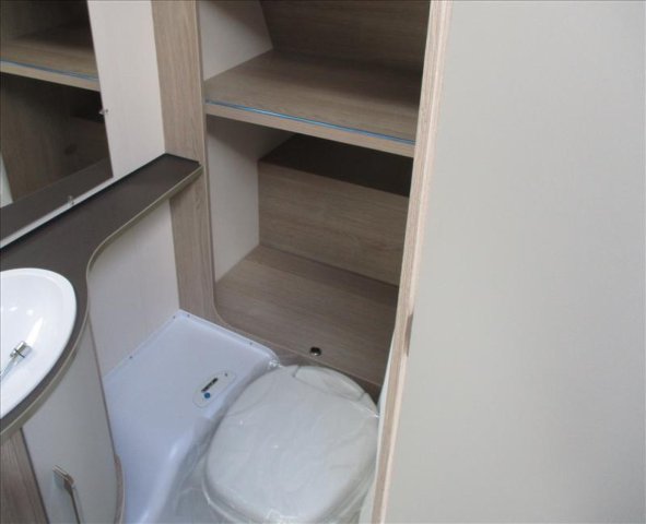 Burstner Premio Plus 410 TS - Photo 7