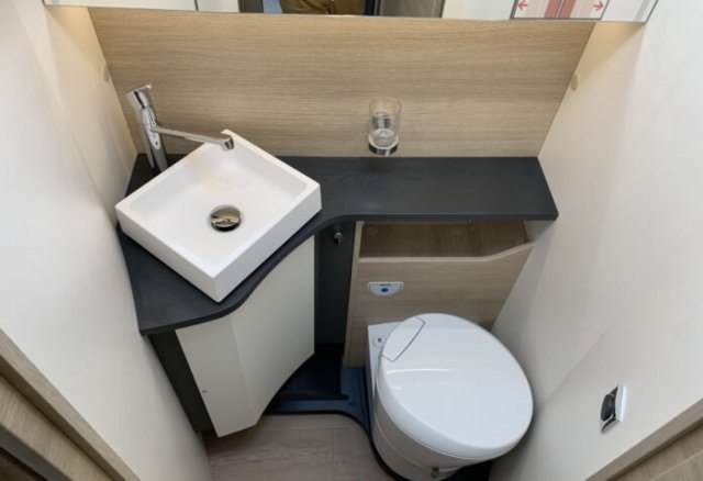 Rapido 666 F 65 ans - Photo 7