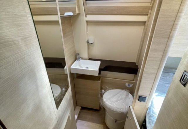 Rapido Van V55 - Photo 17