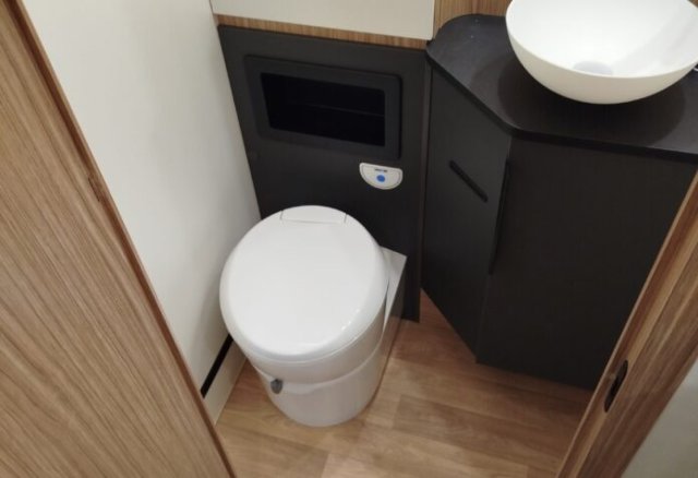 Bavaria Initial I740FGJ Nomade i 740 fgj - Photo 8